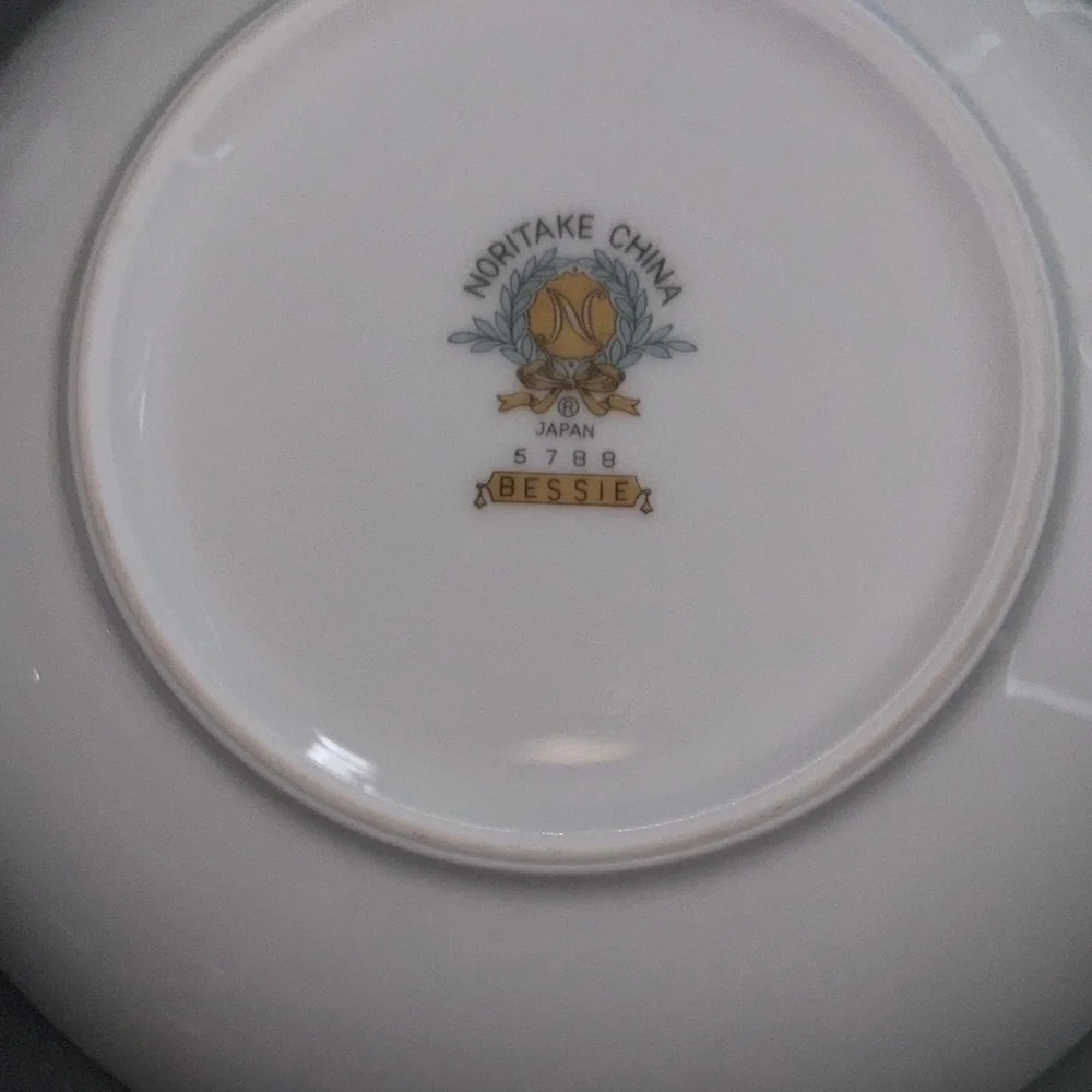Noritake Bessie 5788 Elegant White with blue Floral sauce, fruit, dessert Bowls